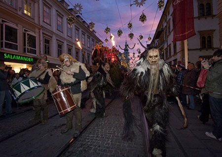 10 việc mà dân “nghiền” du lịch không nên bỏ qua trong tháng 12 - 2 Lễ hội Krampus