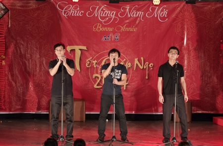 Ấn tượng “Việt Nam, tìm về nguồn cội” cùng du học sinh tại Grenoble - 8 Tam ca Đi tìm lời ru thần mặt trời