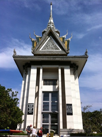 Tháp tượng niệm lưu giữ khoảng 8000 sọ nạn nhân