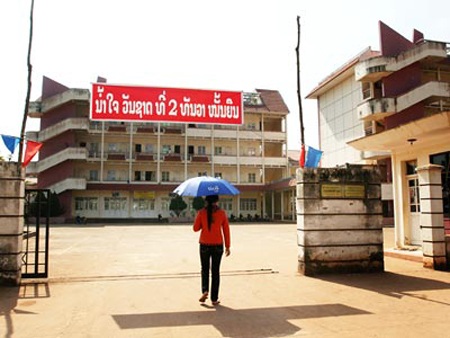 Khi người Việt trẻ du học “hàng xóm” - 1 Một góc ĐHQG Lào. Ảnh: Internet