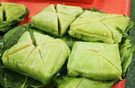 Sinh viên Việt Nam tại Lyon tưng bừng đón Xuân - 5 Bánh chưng và mâm cỗ