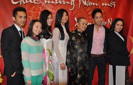 Tưng bừng chuẩn bị tết Việt trên đất Mỹ - 3 …và tại Đại sứ quán Việt Nam tại Hoa Kỳ