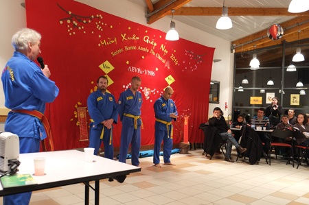 Không khí đón Tết của sinh viên Việt Nam tại thành phố Poitiers Pháp - 4 Tiết mục biểu diễn võ thuật của đoàn võ Vovinam Poitiers