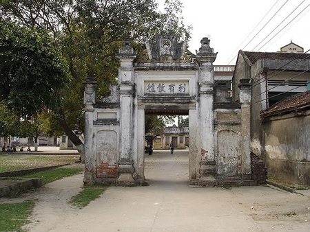 Về nơi đem câu ca quan họ vào mâm cỗ tết cổ truyền - 1 Cổng vào làng Diềm