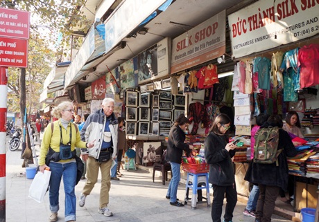 Ngày nay, Hàng Gai là một trong những con phố sầm uất nhất khu vực trung tâm,