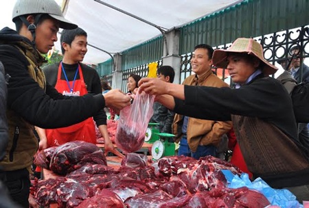 Thịt trâu chọi thua chỉ được bán với giá từ 800.0000 đồng đến hơn 1 triệu đồng/kg…