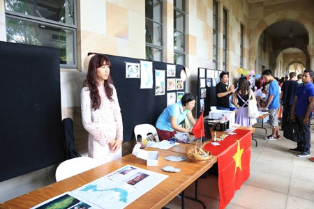 Market Day - Chợ phiên văn hóa của du học sinh tại Úc - 1 Gian hàng đậm chất Việt Nam của các du học sinh tại chợ phiên ĐH Queensland