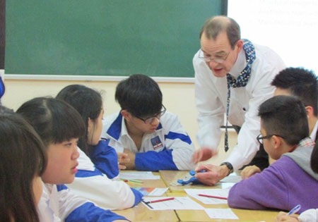 Ngày hội Khám phá Khoa học cùng GS, TS từ Anh quốc - 4 Thảo luận nhóm dưới sự hướng dẫn của thầy giáo