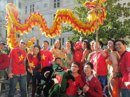 Du học sinh Việt hòa chung không khí Carnaval de Blois 2014