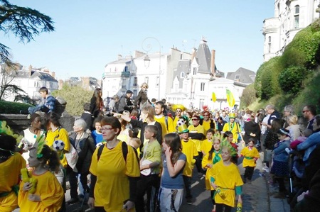 Du học sinh Việt hòa chung không khí Carnaval de Blois 2014