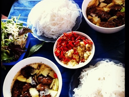 Ẩm thực đường phố Hà Nội trong mắt một du khách Tây