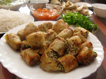 Nếu đã đến Hà Nội chắc chắn bạn phải thưởng thức món nem