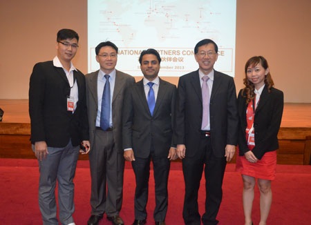 Hội thảo học bổng du hoc Malaysia lên đến 50% học phí - 1 Đại diện Hằng Lương gặp gỡ ban lãnh đạo trường Đại học Quốc tế INTI