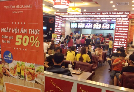 Háo hức với Food Show trong Ngày hội Ẩm thực Vincom Mega Mall - 4 Vừa đặt thưởng thức các món ngon với giá ưu đãi, khách hàng còn có cơ hội thưởng