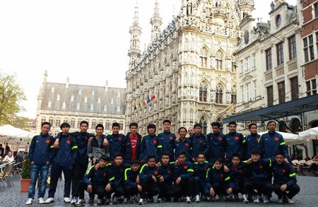 Bên lề chiến thắng 28-0 của U19 Việt Nam tại Bỉ - 3 Sau trận đấu, U19 Việt Nam tham quan thành phố Leuven