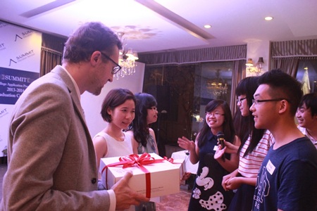 Các phụ huynh, học sinh và giáo viên của