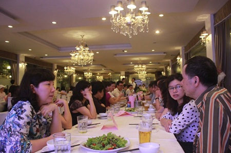 Các phụ huynh, học sinh và giáo viên của