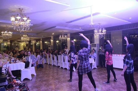 Các phụ huynh, học sinh và giáo viên của