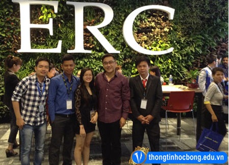 Vinahure cùng đại diện trường học viện ERC tại Singapore