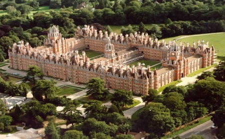 Học bổng thạc sỹ ĐH Queen Mary & Royal Holloway, Universities of London - 1 -