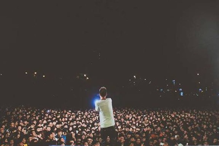We Play Live sẽ trở lại vào mùa hè này - 1 Hàng ngàn bạn trẻ cuồng nhiệt trong đêm nhạc hội