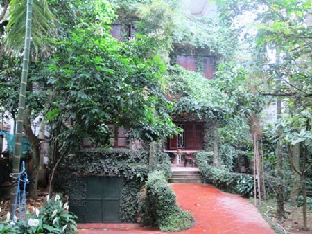 Biệt thự phủ kín dây leo kỳ bí ở Hà Nội