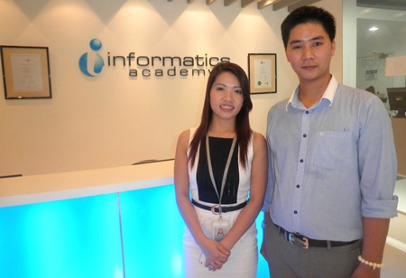 Hội thảo học bổng du học Singapore - Học viện Informatics - 1 Giám đốc Hằng Lương cùng đại diện trường