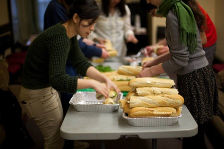 Món Việt ở đại học danh giá hàng đầu nước Mỹ - 2 Chuẩn bị khá công phu