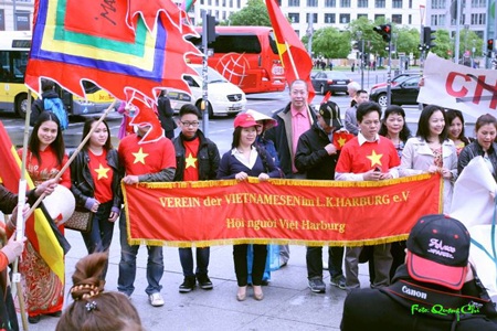 Người Việt trẻ ở Berlin hướng về biển Đông - 2 Quang Chí
