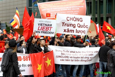 Người Việt trẻ ở Berlin hướng về biển Đông - 4 Quang Chí