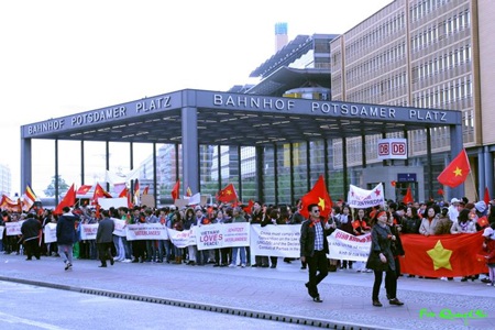 Người Việt trẻ ở Berlin hướng về biển Đông - 7 Quang Chí