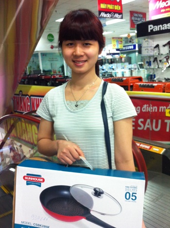 Trao giải chương trình “Hè vui Sunhouse - Cào mau trúng thưởng” - 2 Khách hàng trúng chảo tại siêu thị Media Mart Thanh Xuân