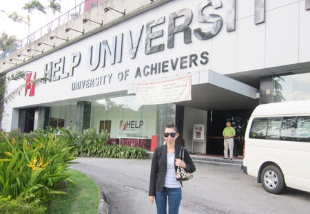 Du học Malaysia: Học bổng 50% học phí cùng đại học HELP - 2 Phó giám đốc Hằng Lương tham quan trường
