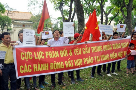 Phẫn nộ với vụ “giàn khoan”, du khách Việt “rủ nhau” hủy tour sang Trung Quốc - 1 Phẫn nộ với vụ “giàn khoan”, du khách Việt “rủ nhau” hủy tour sang Trung Quốc