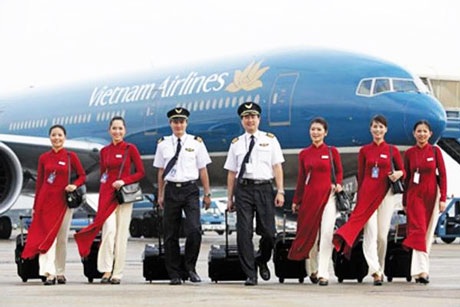 Thiết kế đồng phục của Etihad Airlines ̀làm nổi bật vòng eo của người mặc.