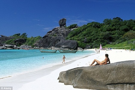 Thái Lan dỡ bỏ lệnh giới nghiêm để thúc đẩy du lịch