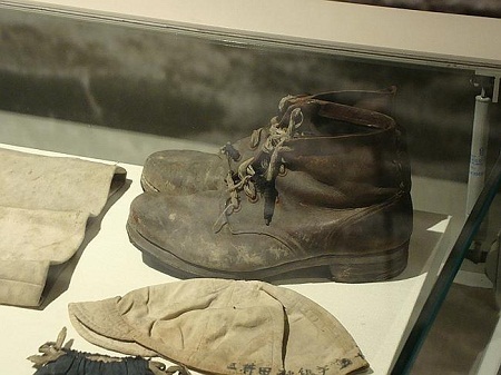 Hiroshima: Từ đống “đổ nát” tới thành phố du lịch - 6 Đồ dùng cá nhân của một trong số những nạn nhân