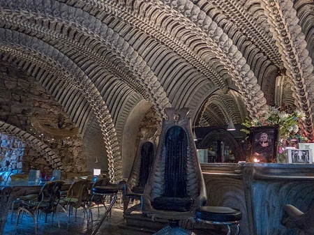 Quán bar “đáng sợ” nhất trên thế giới - 6 Một căn phòng trong quán bar