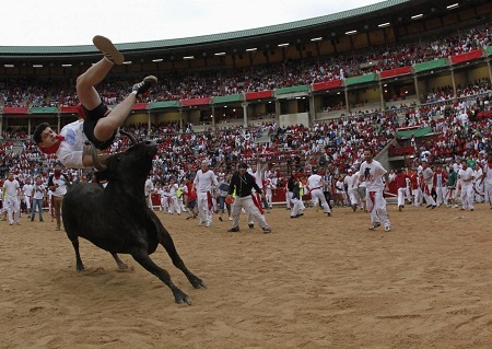 Đám đông trên đường phố