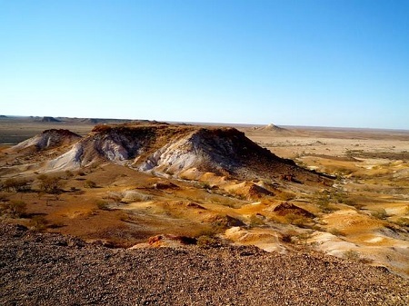 Cảnh quan Coober Pedy từ trên cao nhìn xuống