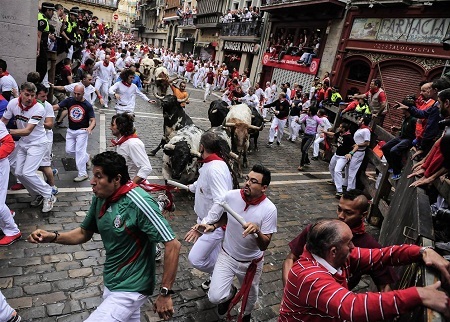 Những người tham chạy hết sức mình để đảm bảo an toàn cho chính bản thân