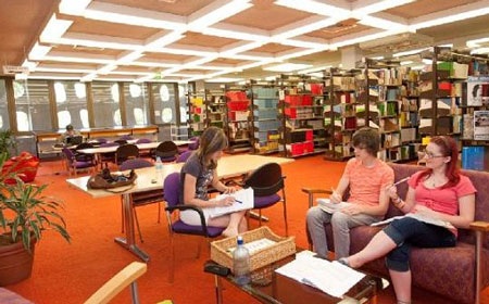Cơ hội học tập, học bổng hấp dẫn từ đại học Central Queensland, Úc - 2 Thư viện Đại học CQU, trụ sở Rockhamton