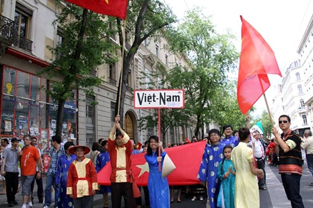 Tổng kết một năm hoạt động sôi nổi của sinh viên Việt Nam tại Lyon - 4 Tổng kết một năm hoạt động sôi nổi của sinh viên Việt Nam tại Lyon