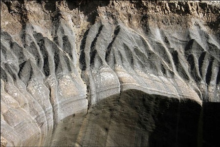 Cận cảnh miệng hố khổng lồ xuất hiện ở “nơi tận cùng thế giới” - 6 Theo