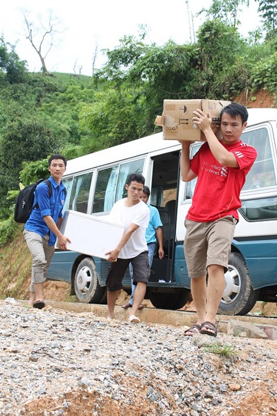 Quà nước Nga về vùng cao xứ Quảng - 1 Những món quà theo chân các bạn trẻ từ nước Nga xa xôi về với vùng cao xứ Quảng