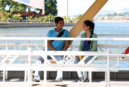 Đôi bạn trẻ có một khoảng riêng yên bình, lãng mạn