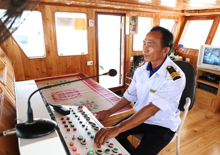 Nhiều hành khách tranh thủ ghi lại khoảnh khắc đáng nhớ này