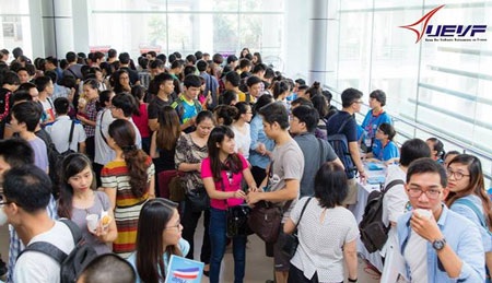 Diễn đàn thu hút sự tham gia của đông đảo các bạn học sinh, sinh viên