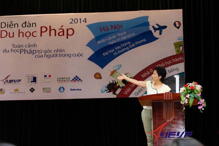 Bà Eva Nguyen Binh – Giám đốc Viện Pháp phát biểu khai mạc Diễn đàn