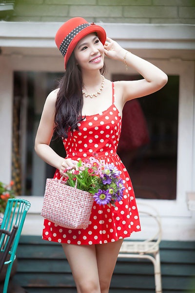 Trong bộ ảnh mới, người đẹp sinh năm 1994 trẻ trung hơn nhiều so với tuổi 20 của mình